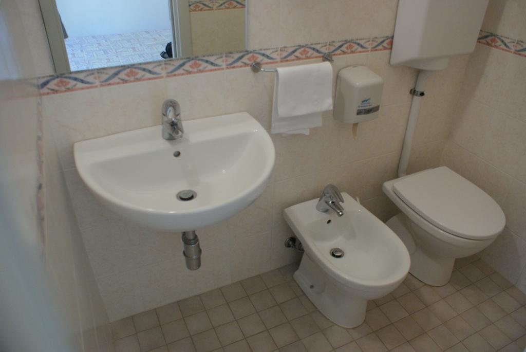 Hotel Londra Римини Номер фото