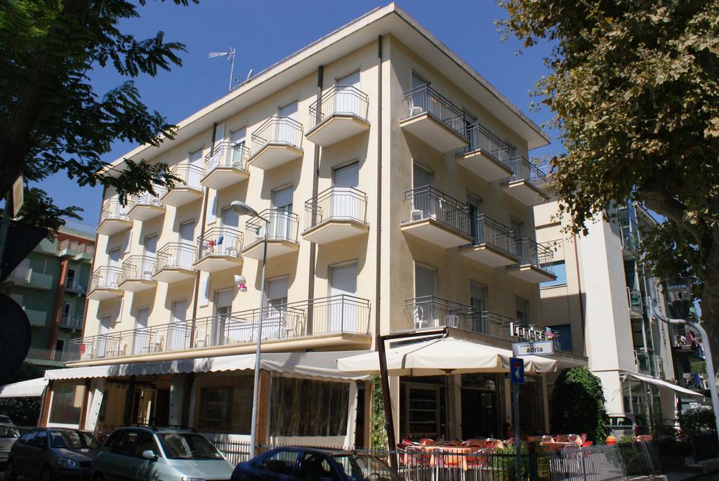 Hotel Londra Римини Экстерьер фото